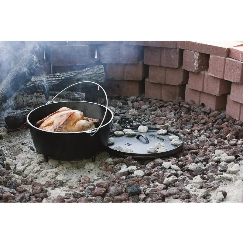 Lodge 10 Quart  Cast Iron Camp Dutch Oven