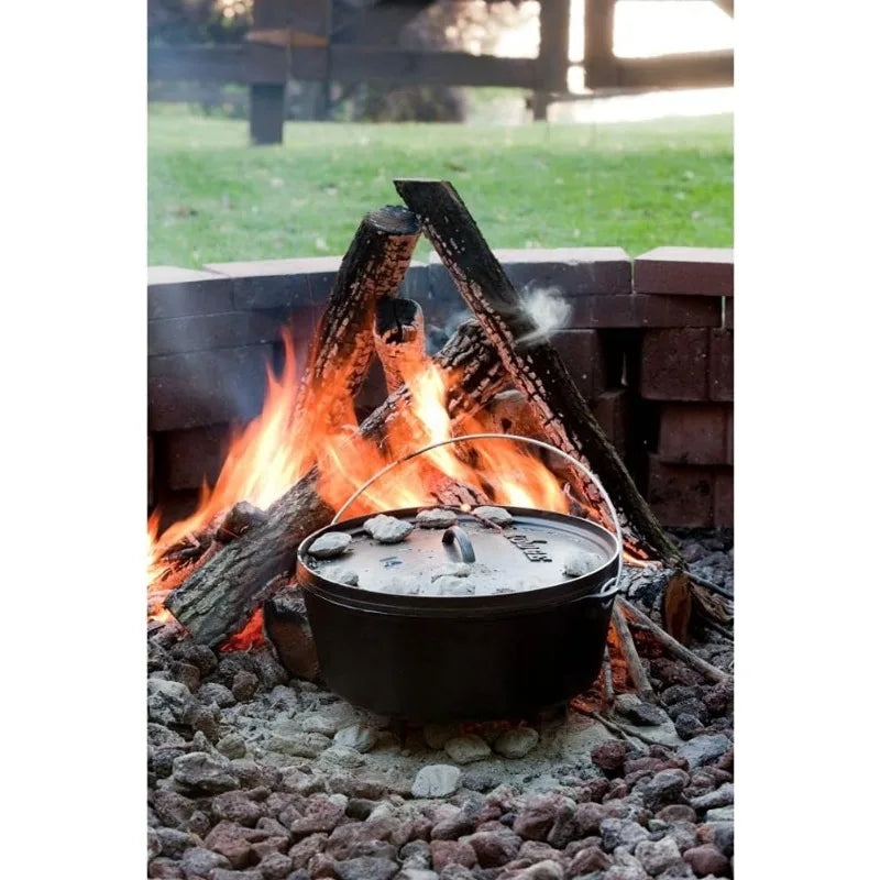 Lodge 10 Quart  Cast Iron Camp Dutch Oven